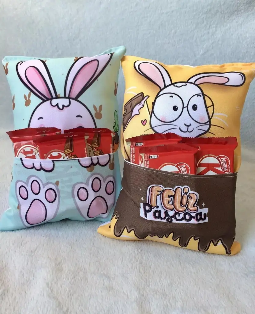 almofada-personalizada-com-bolsinho-para-chocolate-almofada.webp